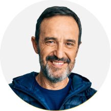 Animated banner showing a rising level for an individual surrounded by an orange scale, representing ‘Challenge the Process,’ one of the Five Practices of Exemplary Leadership.